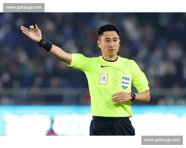 中国裁判马宁携海信 VAR 亮相世俱杯 执法与科技双突破 中国裁判马宁携海信 VAR 亮相世俱杯 执法与科技双突破