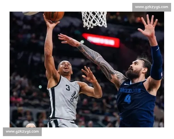 凯尔登・约翰逊深夜抵华！马刺球迷冒雨接机热情爆棚